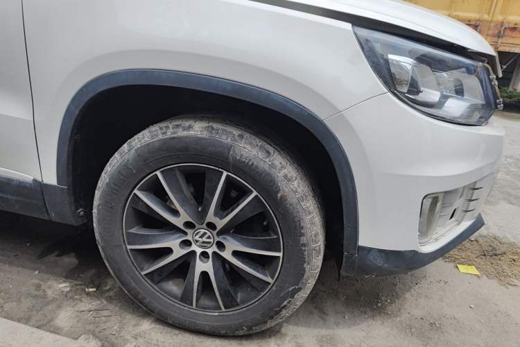Used Volkswagen Tiguan 2015 2.0 TSI Automatic All-Wheel Drive Luxury Edition Right Front Wheel Hub