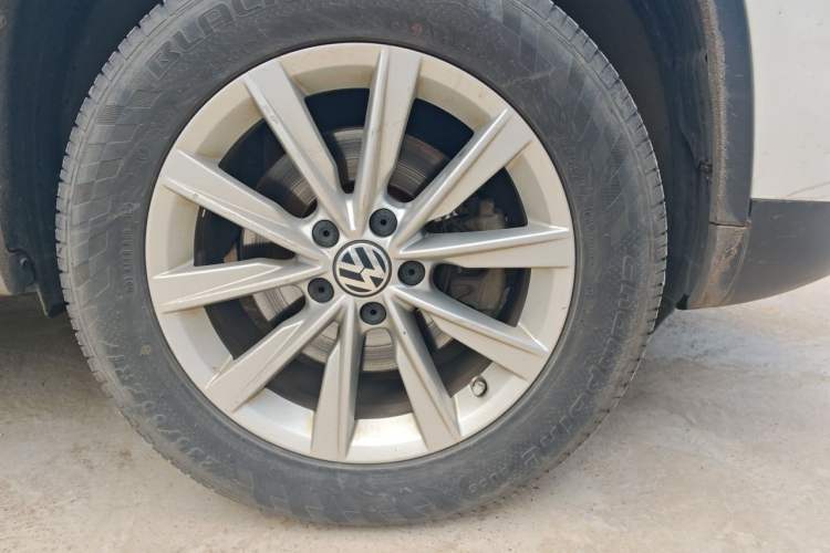 Used Volkswagen Tiguan 2015 1.8TSI Automatic Two-Wheel Drive Comfort Edition Right Front Wheel Hub