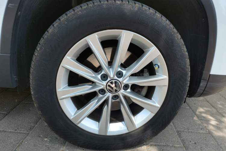 Used Volkswagen Tiguan 2015 1.8TSI Automatic Two-Wheel Drive Comfort Edition Right Front Wheel Hub