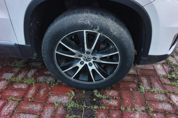 Used Volkswagen Tiguan 2015 1.8TSI Automatic Two-Wheel Drive Luxury Model Right Front Wheel Hub