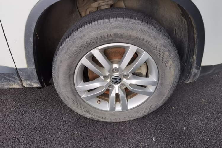 Used Volkswagen Tiguan 2015 1.8TSI Automatic Two-Wheel Drive Trend Edition Right Front Wheel Hub