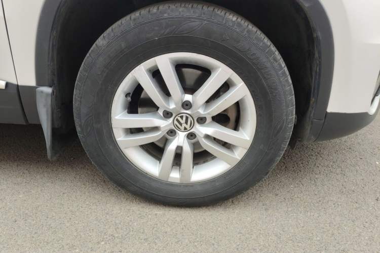 Used Volkswagen Tiguan 2015 1.8TSI Manual Two-Wheel Drive Fashion Edition Right Front Wheel Hub