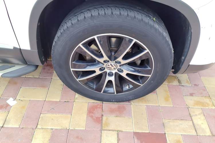 Used Volkswagen Tiguan 2015 1.8TSI Automatic Two-Wheel Drive Luxury Model Right Front Wheel Hub