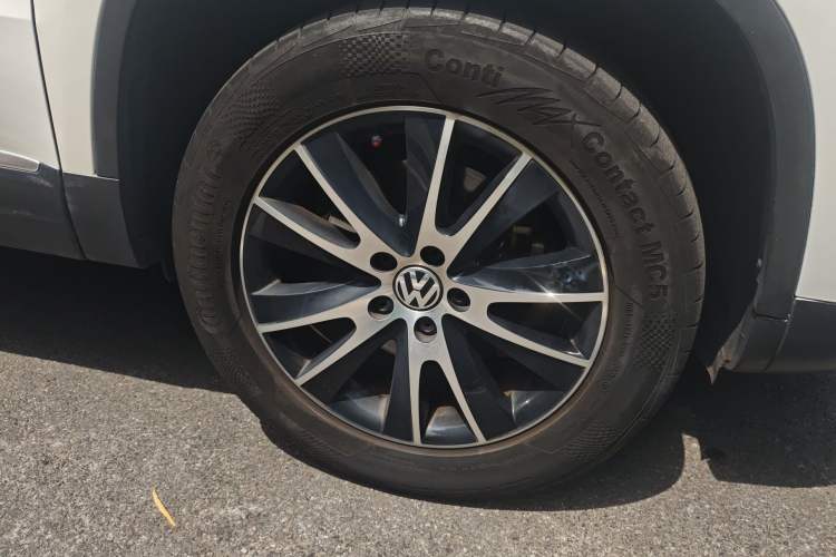 Used Volkswagen Tiguan 2015 1.8TSI Automatic Two-Wheel Drive Luxury Model Right Front Wheel Hub