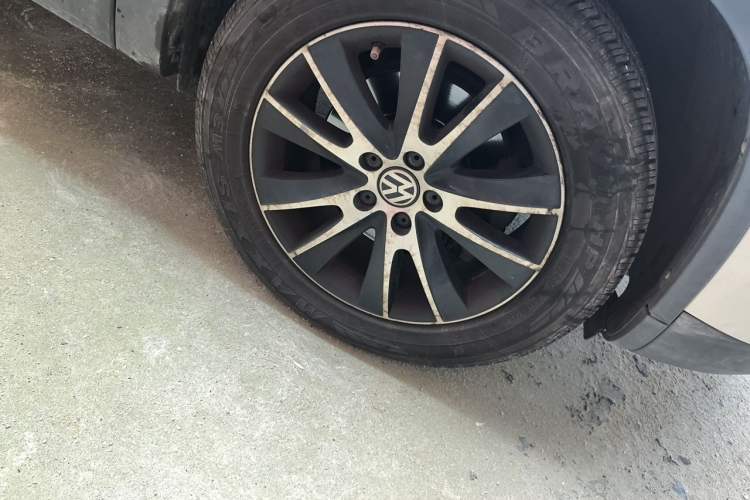 Used Volkswagen Tiguan 2015 1.8TSI Automatic Two-Wheel Drive Luxury Model Right Front Wheel Hub