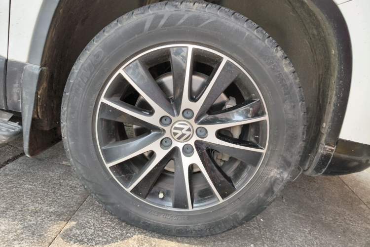 Used Volkswagen Tiguan 2015 1.8TSI Automatic Two-Wheel Drive Luxury Model Right Front Wheel Hub