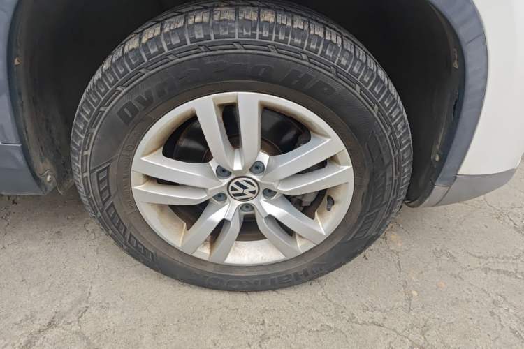 Used Volkswagen Tiguan 2015 1.8TSI Automatic Two-Wheel Drive Trend Edition Right Front Wheel Hub