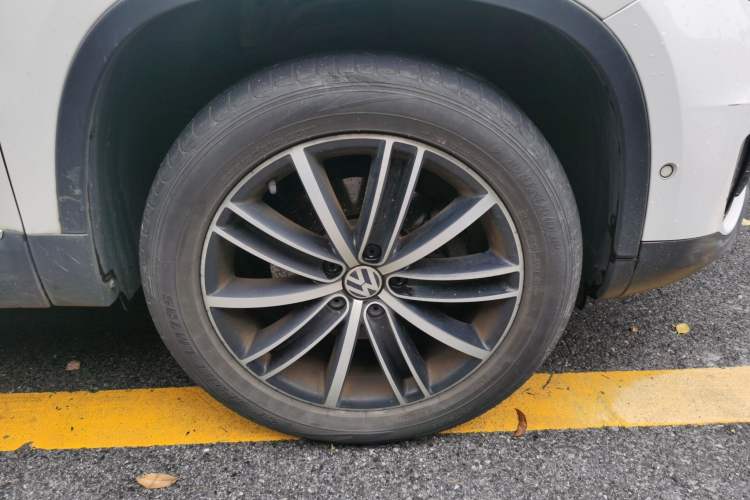 Used Volkswagen Tiguan 2015 2.0 TSI Automatic All-Wheel Drive Flagship Edition Right Front Wheel Hub