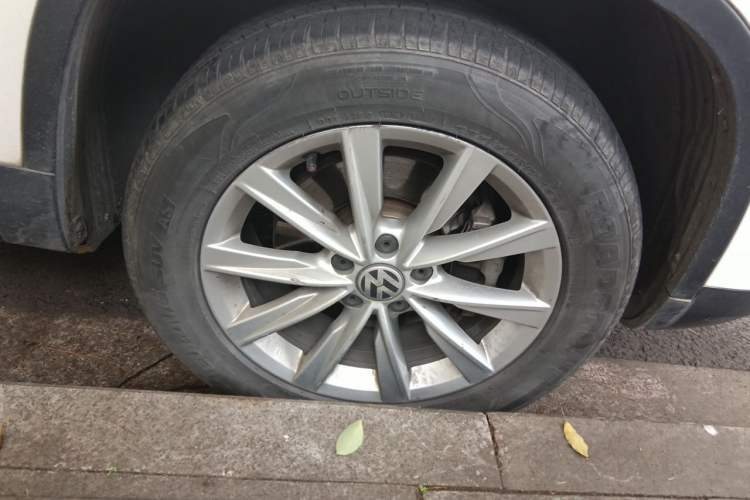 Used Volkswagen Tiguan 2015 1.8TSI Automatic Two-Wheel Drive Comfort Edition Right Front Wheel Hub