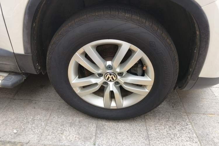 Used Volkswagen Tiguan 2015 1.8TSI Automatic Two-Wheel Drive Trend Edition Right Front Wheel Hub