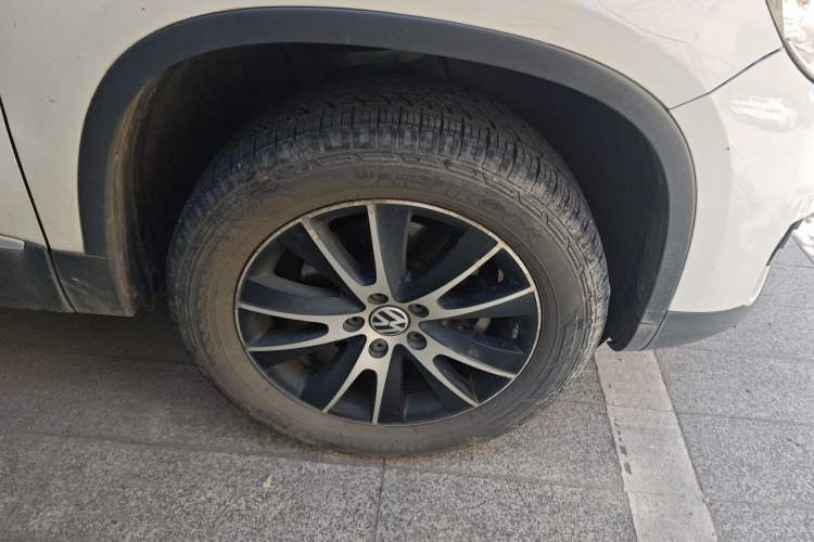 Used Volkswagen Tiguan 2015 1.8TSI Automatic Two-Wheel Drive Luxury Model Right Front Wheel Hub