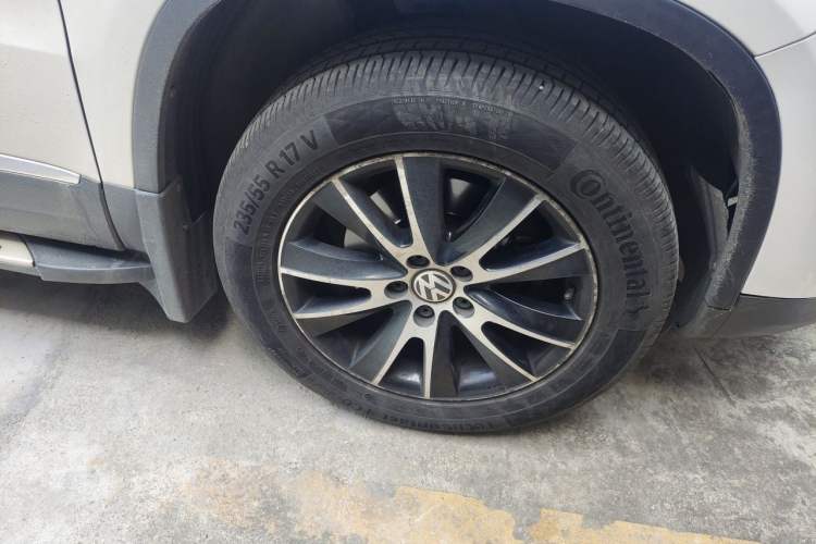 Used Volkswagen Tiguan 2015 1.8TSI Automatic Two-Wheel Drive Luxury Model Right Front Wheel Hub