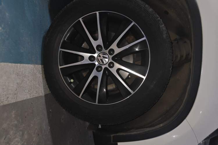 Used Volkswagen Tiguan 2015 1.8TSI Automatic All-Wheel-Drive Luxury Model Right Front Wheel Hub