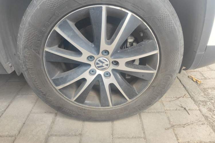 Used Volkswagen Tiguan 2015 1.8TSI Automatic Two-Wheel Drive Luxury Model Right Front Wheel Hub