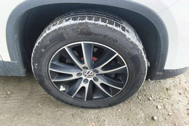 Used Volkswagen Tiguan 2015 1.8TSI Automatic All-Wheel-Drive Luxury Model Right Front Wheel Hub