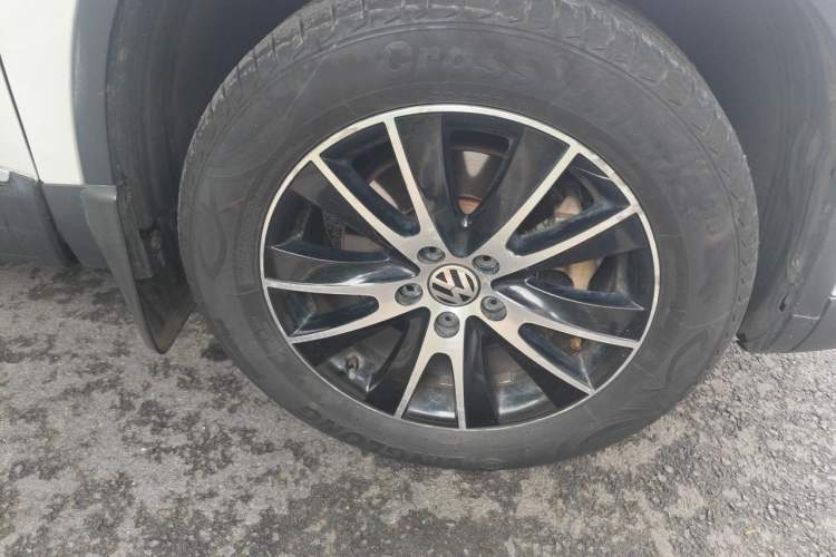 Used Volkswagen Tiguan 2015 1.8TSI Automatic All-Wheel-Drive Luxury Model Right Front Wheel Hub
