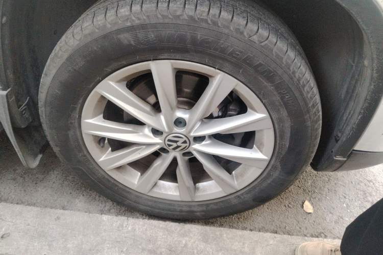 Used Volkswagen Tiguan 2015 1.8TSI Automatic Two-Wheel Drive Comfort Edition Right Front Wheel Hub