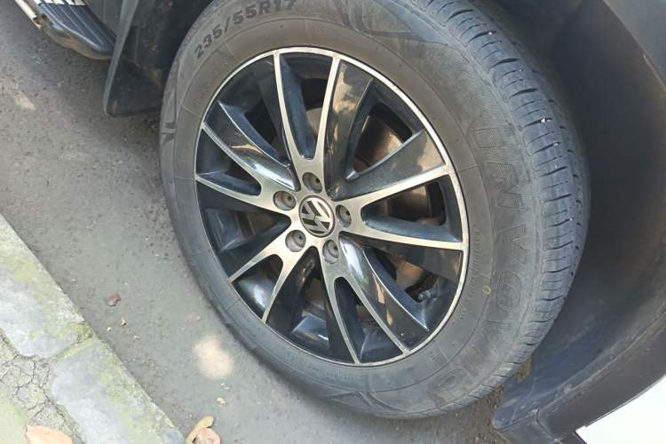 Used Volkswagen Tiguan 2015 1.8TSI Automatic All-Wheel-Drive Luxury Model Right Front Wheel Hub