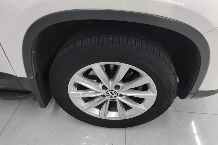 Used Volkswagen Tiguan 2015 1.8TSI Automatic Two-Wheel Drive Comfort Edition Right Front Wheel Hub