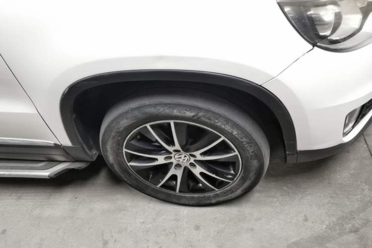 Used Volkswagen Tiguan 2015 1.8TSI Automatic Two-Wheel Drive Luxury Model Right Front Wheel Hub