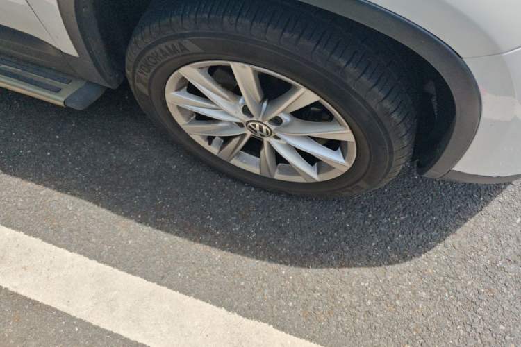 Used Volkswagen Tiguan 2015 1.8TSI Automatic Two-Wheel Drive Comfort Edition Right Front Wheel Hub