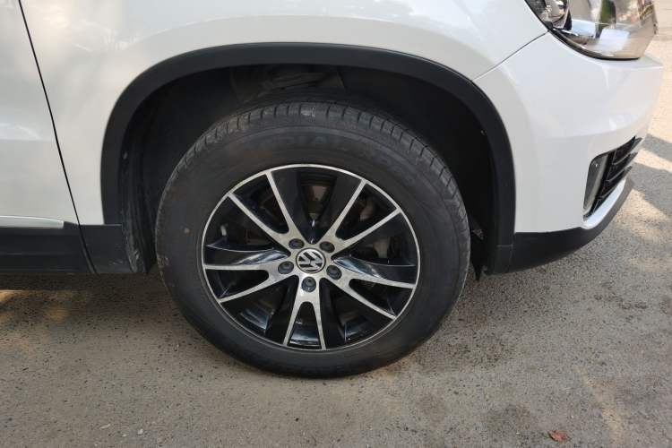 Used Volkswagen Tiguan 2015 1.8TSI Automatic Two-Wheel Drive Luxury Model Right Front Wheel Hub