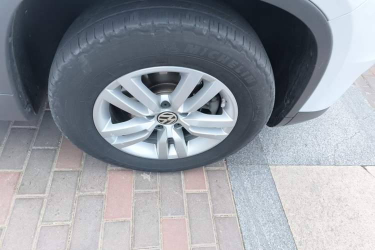 Used Volkswagen Tiguan 2015 1.8TSI Automatic Two-Wheel Drive Trend Edition Right Front Wheel Hub