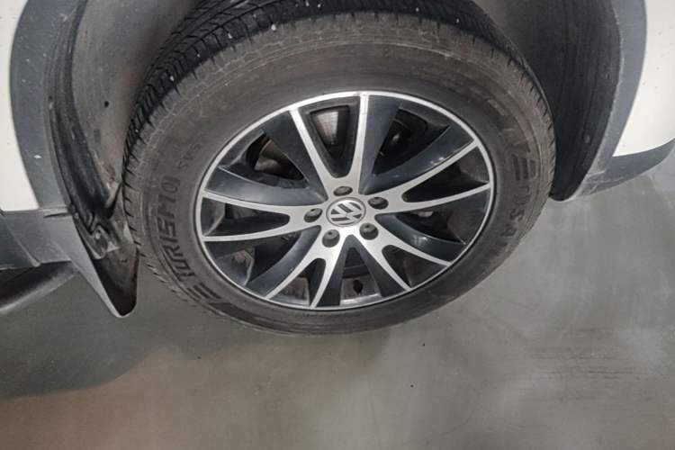 Used Volkswagen Tiguan 2015 1.8TSI Automatic Two-Wheel Drive Luxury Model Right Front Wheel Hub