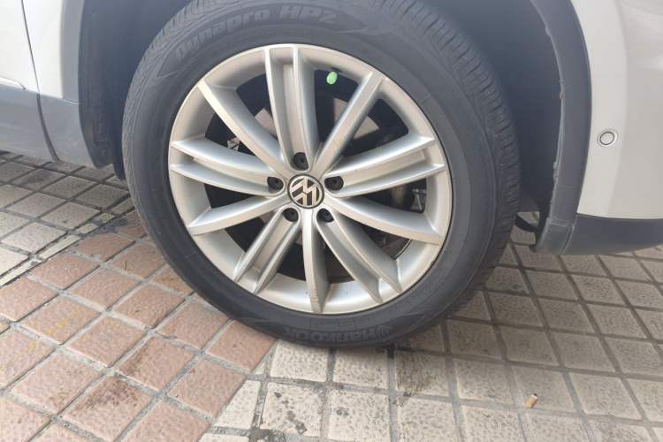 Used Volkswagen Tiguan 2015 2.0 TSI Comfort Edition Right Front Wheel Hub