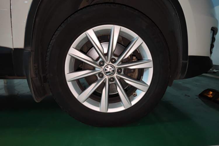 Used Volkswagen Tiguan 2015 1.8TSI Automatic Two-Wheel Drive Comfort Edition Right Front Wheel Hub