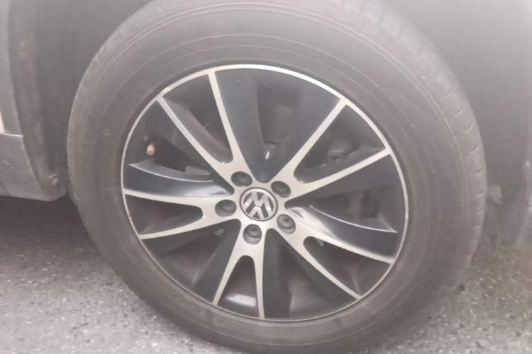 Used Volkswagen Tiguan 2015 1.8TSI Automatic Two-Wheel Drive Luxury Model Right Front Wheel Hub