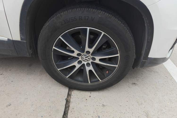 Used Volkswagen Tiguan 2015 1.8TSI Automatic All-Wheel-Drive Luxury Model Right Front Wheel Hub