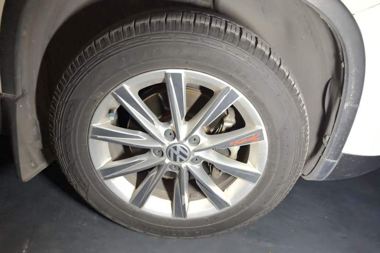 Used Volkswagen Tiguan 2015 1.8TSI Automatic Two-Wheel Drive Comfort Edition Right Front Wheel Hub