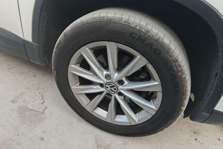 Used Volkswagen Tiguan 2015 1.8TSI Automatic Two-Wheel Drive Comfort Edition Right Front Wheel Hub