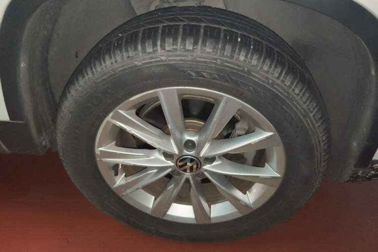 Used Volkswagen Tiguan 2015 1.8TSI Automatic Two-Wheel Drive Comfort Edition Right Front Wheel Hub