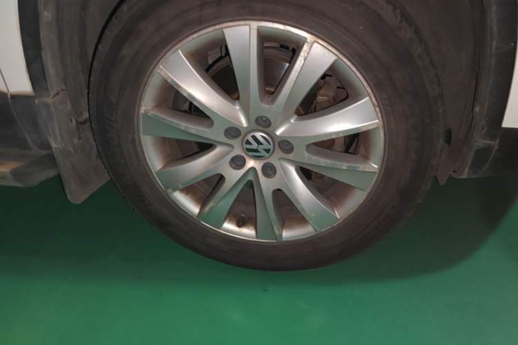 Used Volkswagen Tiguan 2015 1.8TSI Automatic All-Wheel-Drive Luxury Model Right Front Wheel Hub
