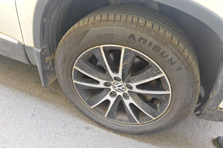 Used Volkswagen Tiguan 2015 1.8TSI Automatic Two-Wheel Drive Luxury Model Right Front Wheel Hub
