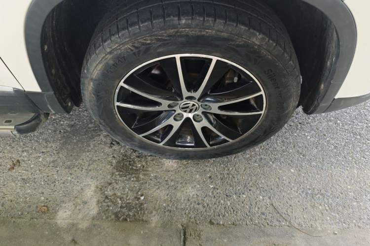Used Volkswagen Tiguan 2015 1.8TSI Automatic Two-Wheel Drive Luxury Model Right Front Wheel Hub