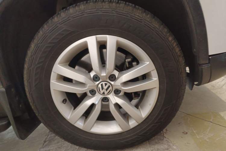 Used Volkswagen Tiguan 2015 1.8TSI Automatic Two-Wheel Drive Trend Edition Right Front Wheel Hub