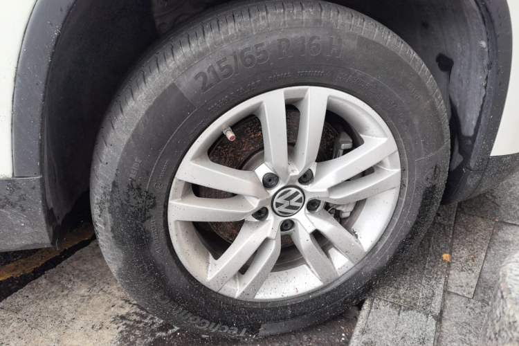 Used Volkswagen Tiguan 2015 1.8TSI Automatic Two-Wheel Drive Trend Edition Right Front Wheel Hub