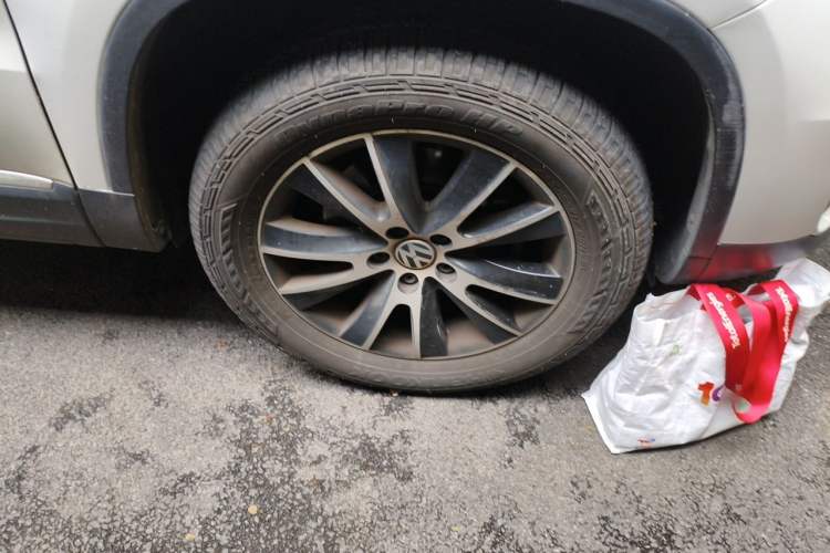 Used Volkswagen Tiguan 2015 1.8TSI Automatic Two-Wheel Drive Luxury Model Right Front Wheel Hub