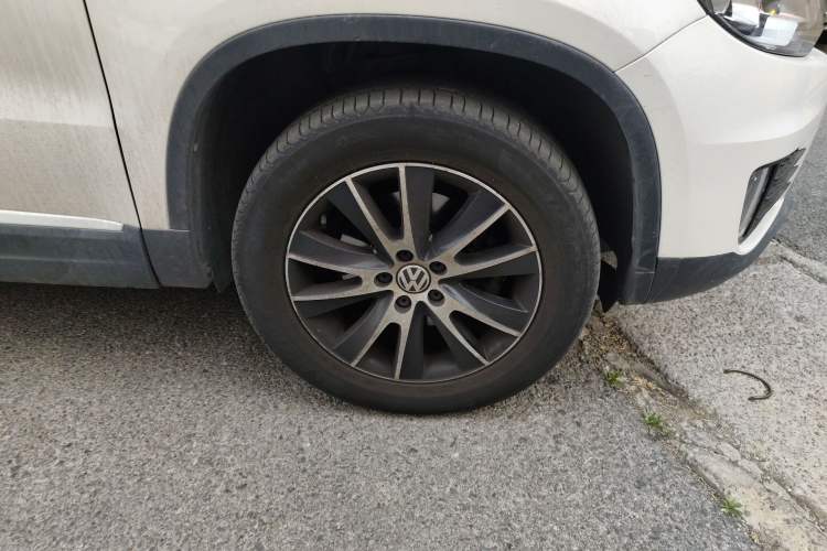 Used Volkswagen Tiguan 2015 1.8TSI Automatic All-Wheel-Drive Luxury Model Right Front Wheel Hub