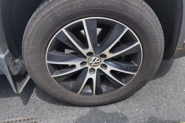 Used Volkswagen Tiguan 2015 1.8TSI Automatic Two-Wheel Drive Luxury Model Right Front Wheel Hub