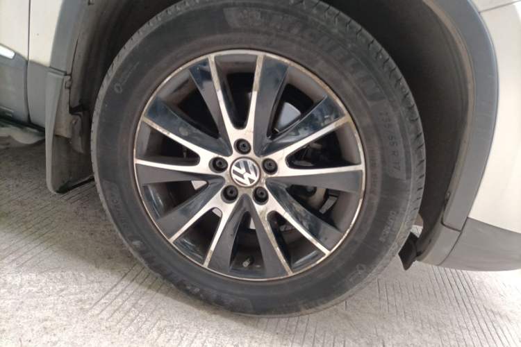 Used Volkswagen Tiguan 2015 1.8TSI Automatic All-Wheel-Drive Luxury Model Right Front Wheel Hub