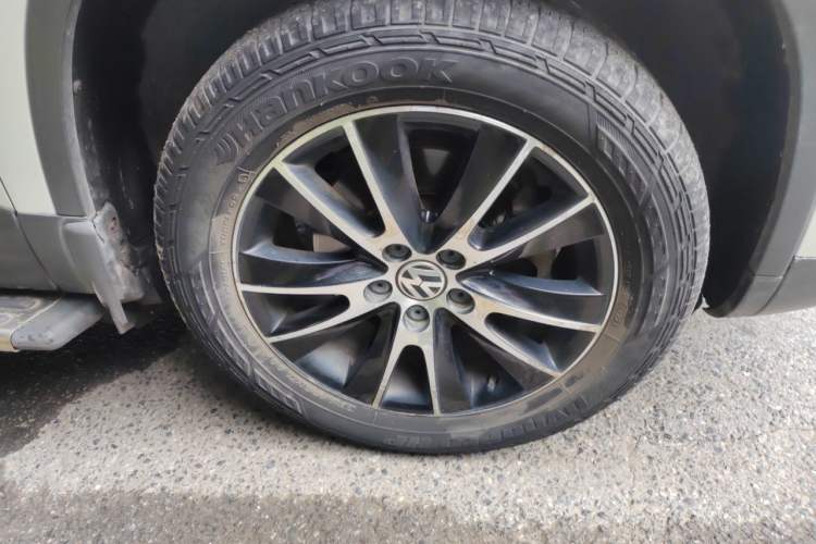 Used Volkswagen Tiguan 2015 1.8TSI Automatic All-Wheel-Drive Luxury Model Right Front Wheel Hub