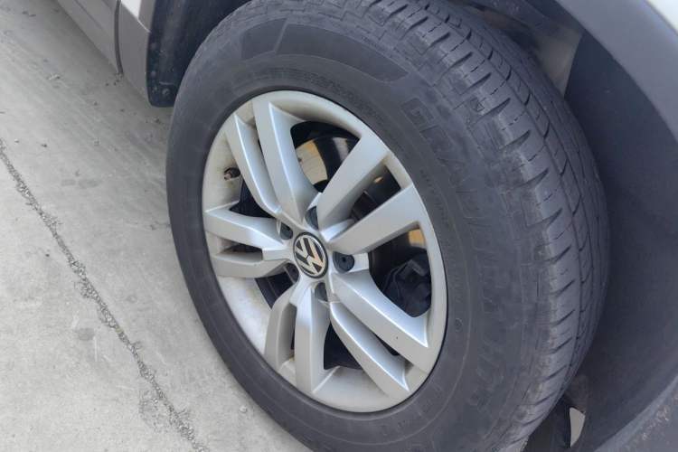 Used Volkswagen Tiguan 2015 1.8TSI Automatic Two-Wheel Drive Trend Edition Right Front Wheel Hub
