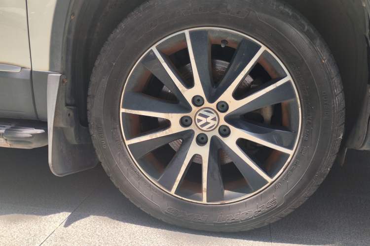 Used Volkswagen Tiguan 2015 1.8TSI Automatic Two-Wheel Drive Luxury Model Right Front Wheel Hub