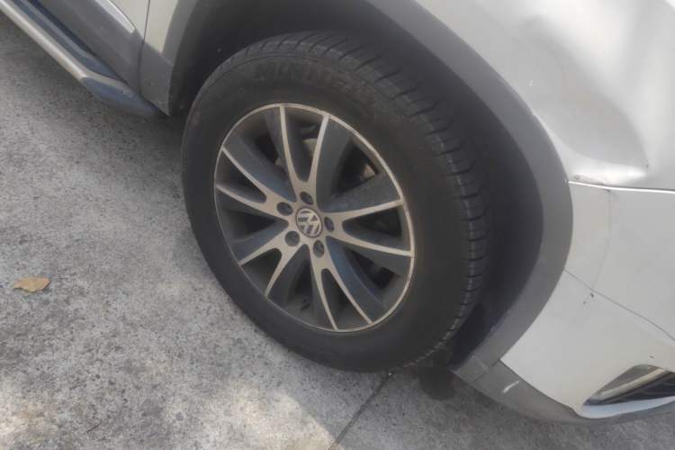 Used Volkswagen Tiguan 2015 1.8TSI Automatic All-Wheel-Drive Luxury Model Right Front Wheel Hub