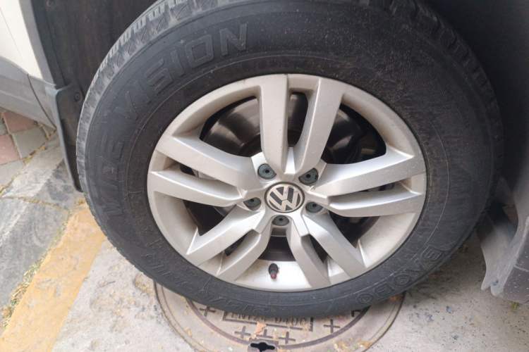 Used Volkswagen Tiguan 2015 1.8TSI Automatic Two-Wheel Drive Trend Edition Right Front Wheel Hub