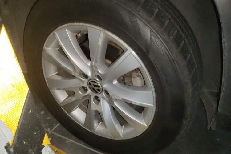 Used Volkswagen Tiguan 2015 1.8TSI Automatic Two-Wheel Drive Luxury Model Right Front Wheel Hub